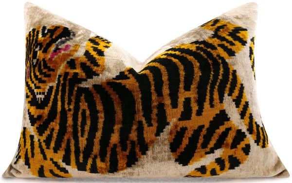 Throw Pillows & Cushions